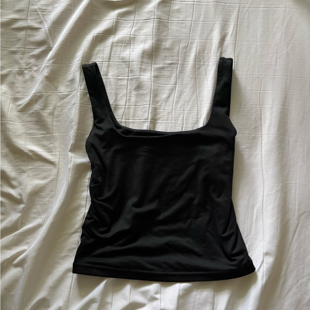 ReoRia Black Tank Top